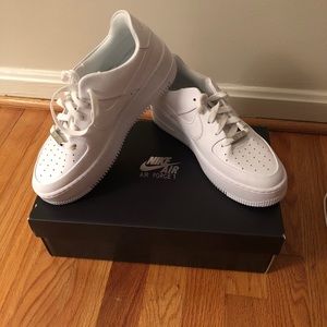 Nike Air Force 1 Sage Low (size 8)